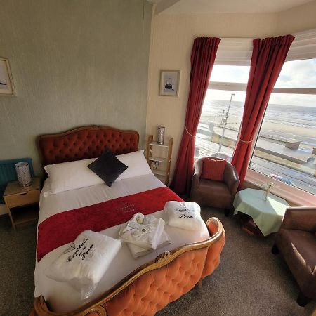 Hotel Crystals On The Prom Blackpool Esterno foto