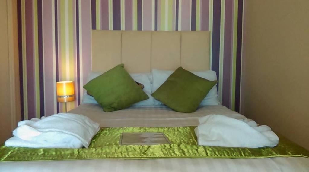 Hotel Crystals On The Prom Blackpool Esterno foto